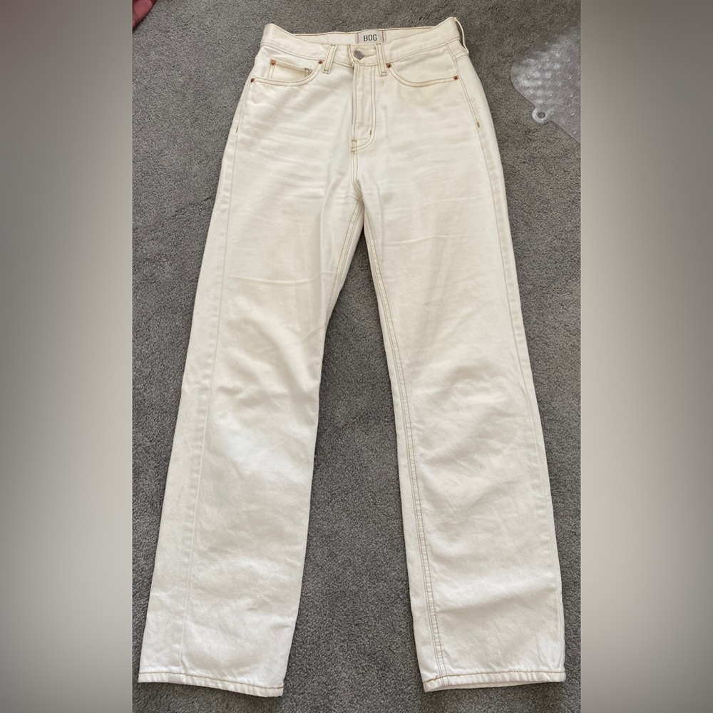 BDG modified cargo denim in cream color-size 26/27